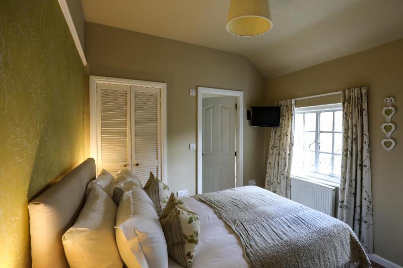 Double Room with Garden View image 3