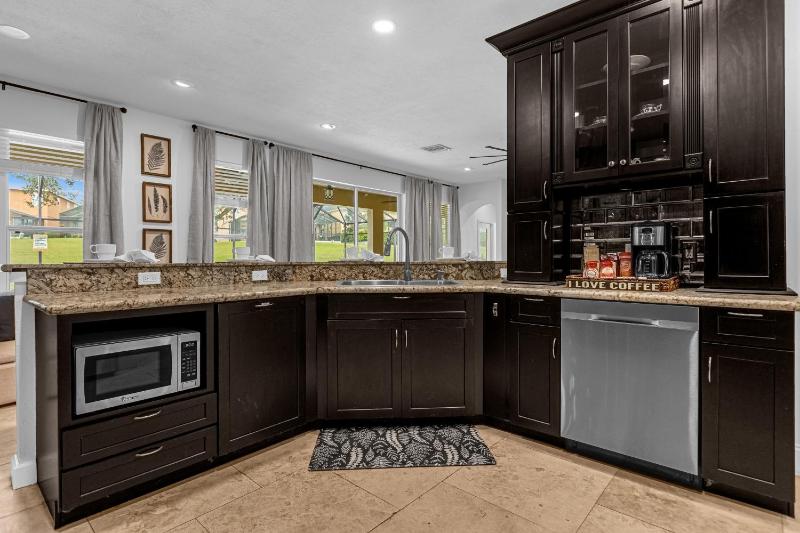 Hidden gem! Gorgeous villa next to Disney - image 12