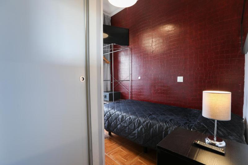 Single Room image 3