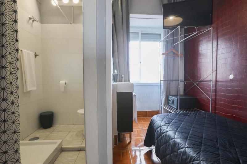 Single Room image 4