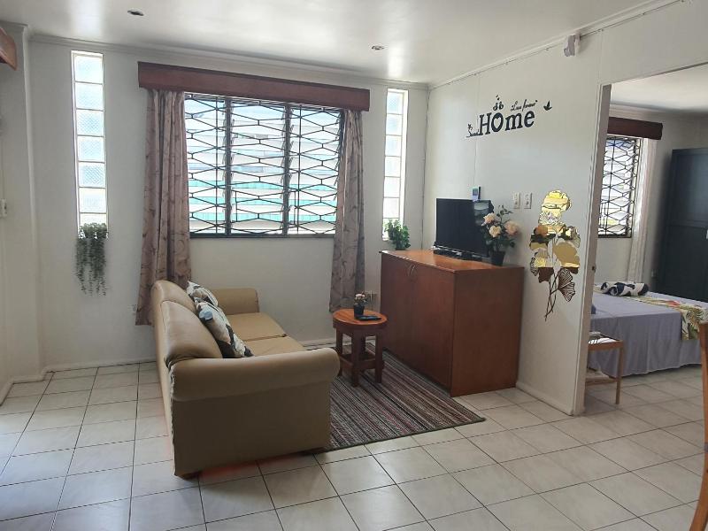 Cosy 2 bedroom unit with poolWifi - image 5