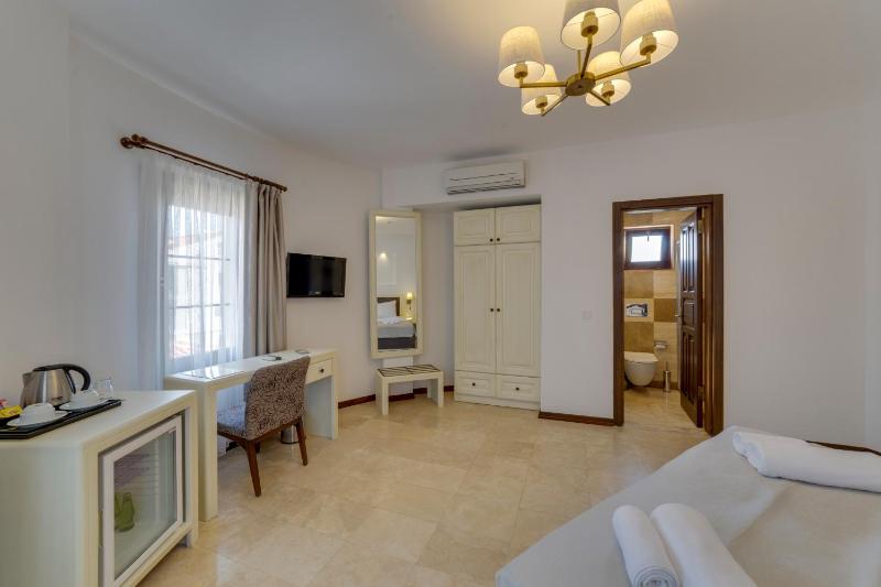 Deluxe Room image 4