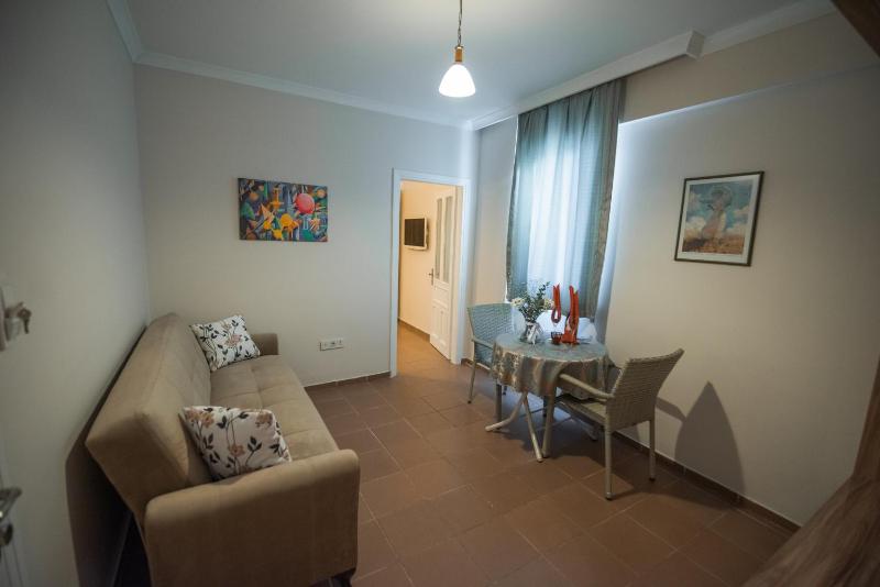 One-Bedroom Apartment (4 Adults) image 1