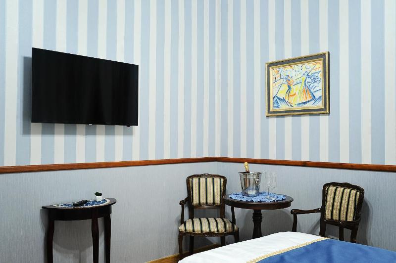 Superior Double or Twin Room image 3