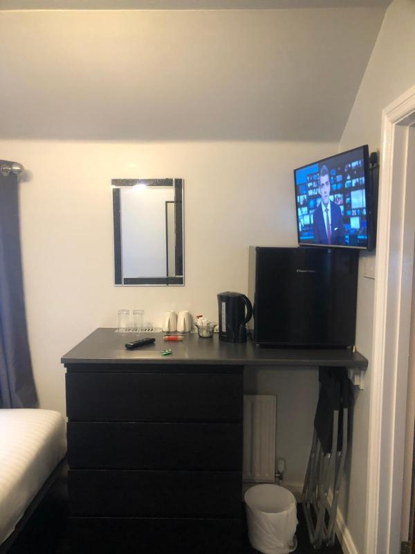 Deluxe Twin Room image 4