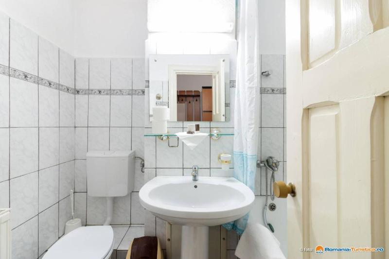 Twin Room image 1