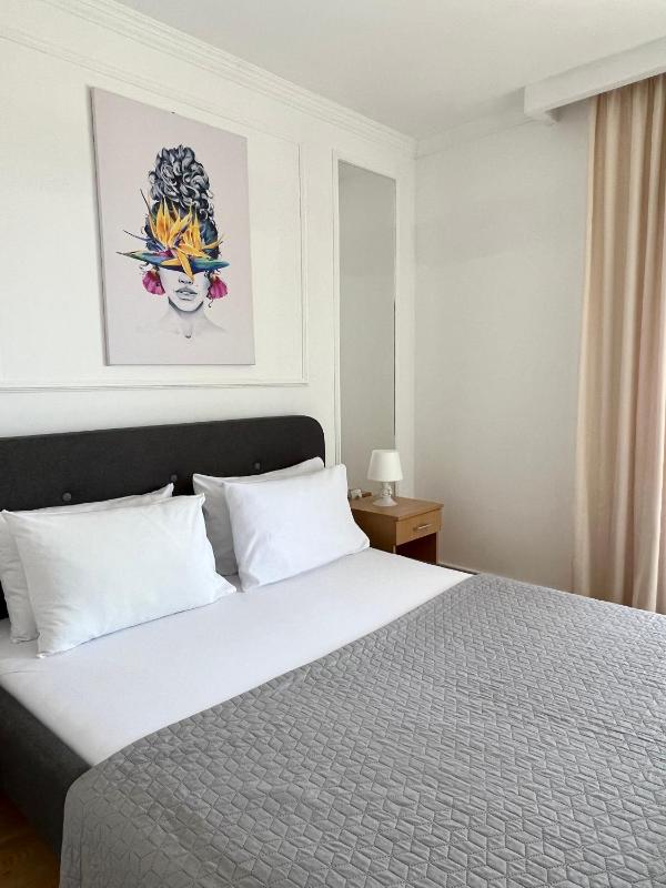 Apartment with Sea View image 3