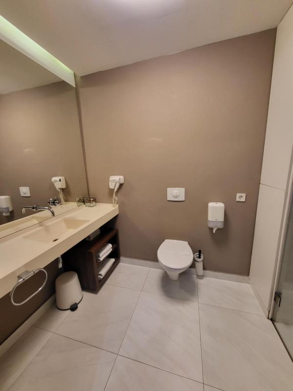 Twin Room image 3