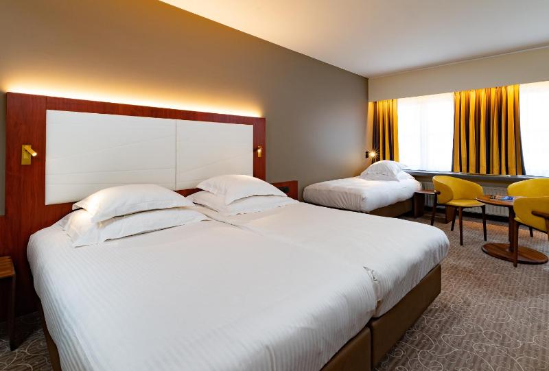 Superior Triple Room image 4