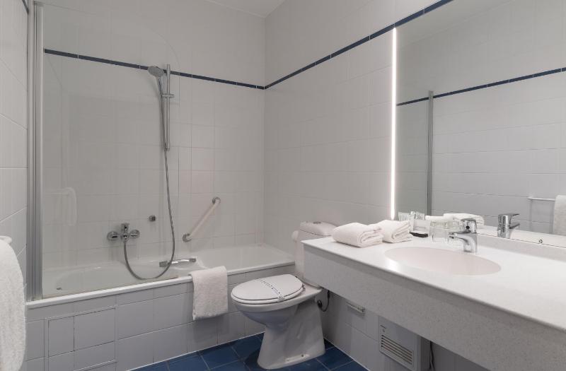 Superior Double or Twin Room image 4