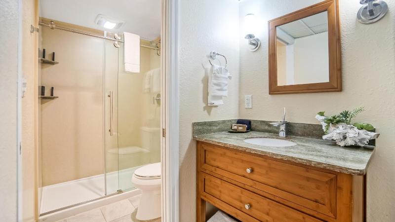 Queen Room with Two Queen Beds - Oceanfront image 4