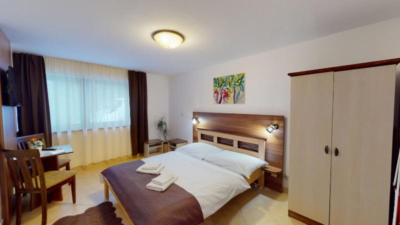 Double Room image 1