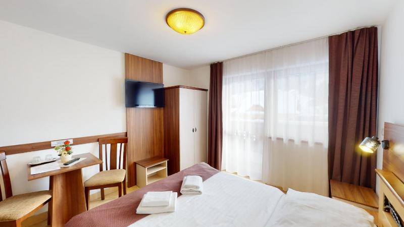 Double Room image 4