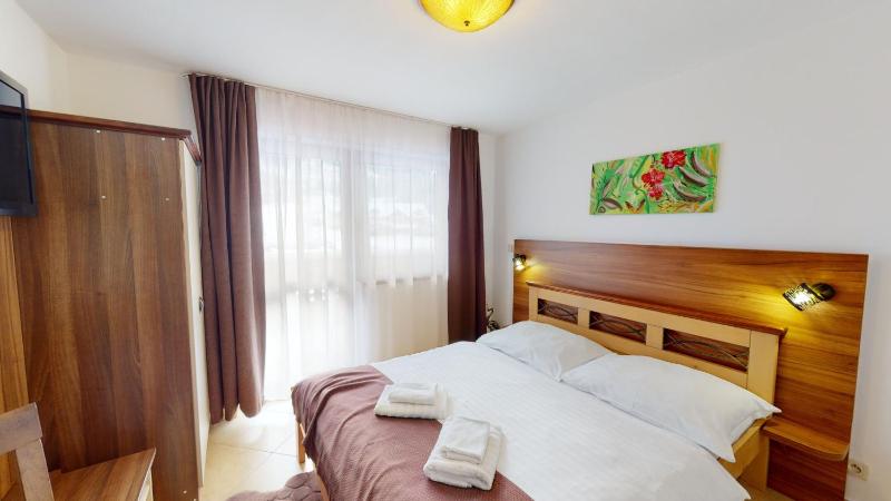 Double Room image 3