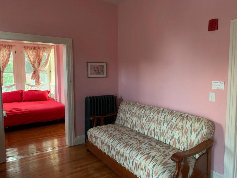 King Room with Garden View image 2