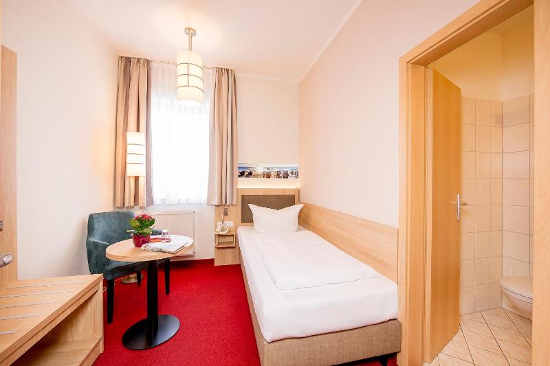 Single Room image 1