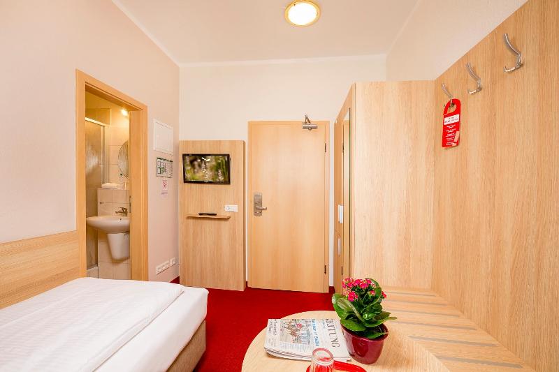 Single Room image 4