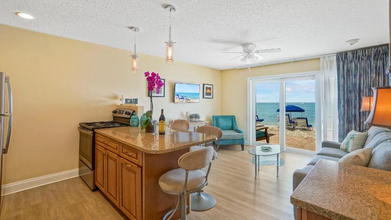 King Suite with Sofa Bed - Ocean Front image 2