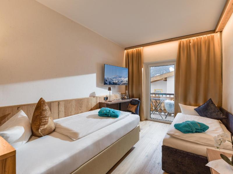Single Room with Balcony image 3