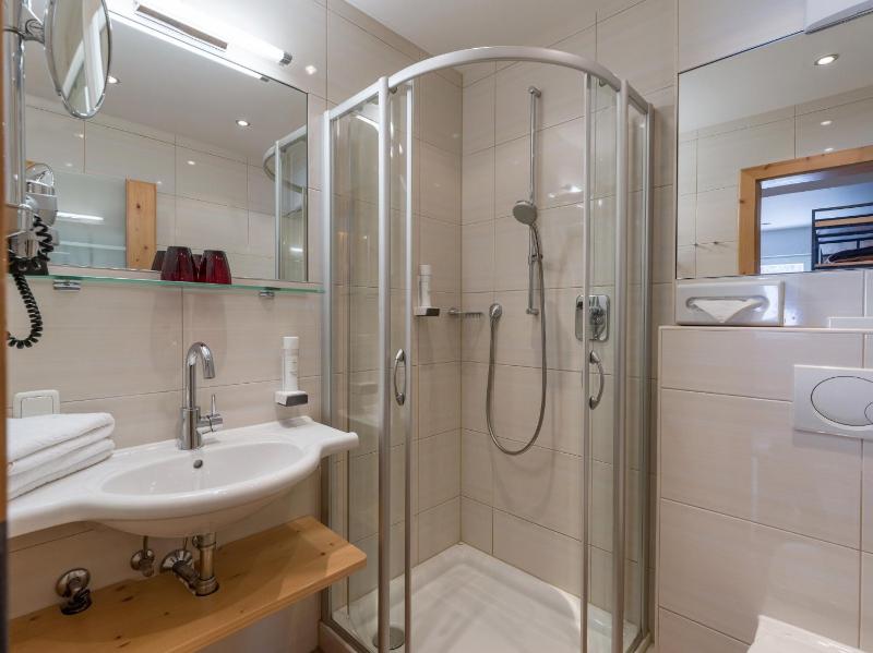 Small Double Room image 3