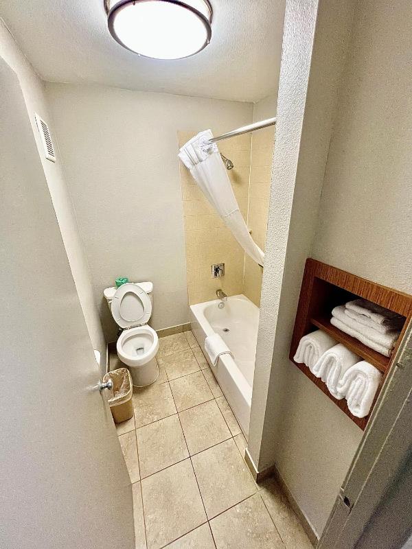 Suite with Two Full Size Beds - Non-Smoking image 2