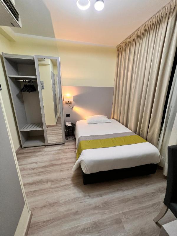 Small Double Room image 4