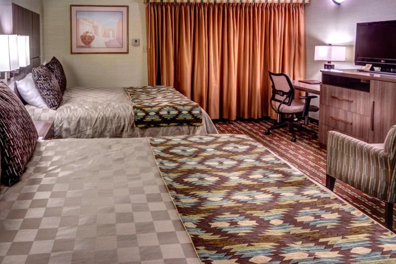 Deluxe Double Room with Balcony image 3