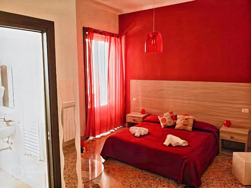 Deluxe Double Room image 4