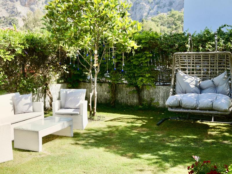Executive Suite with Garden View image 4