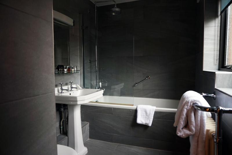 Double Room image 3