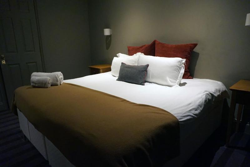 Budget Double Room image 3