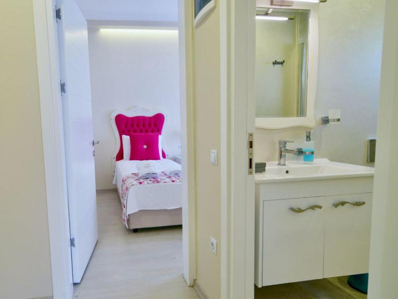 Family Room with Shared Bathroom image 3