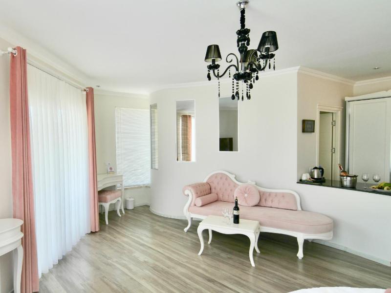 Double Room with Spa Bath image 2