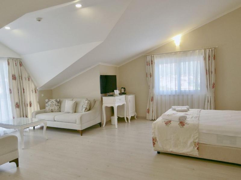Family Room image 1