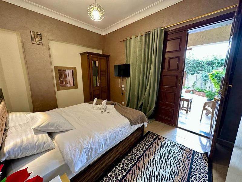 Queen Room with Garden View image 3