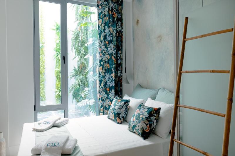 Deluxe Suite image 4