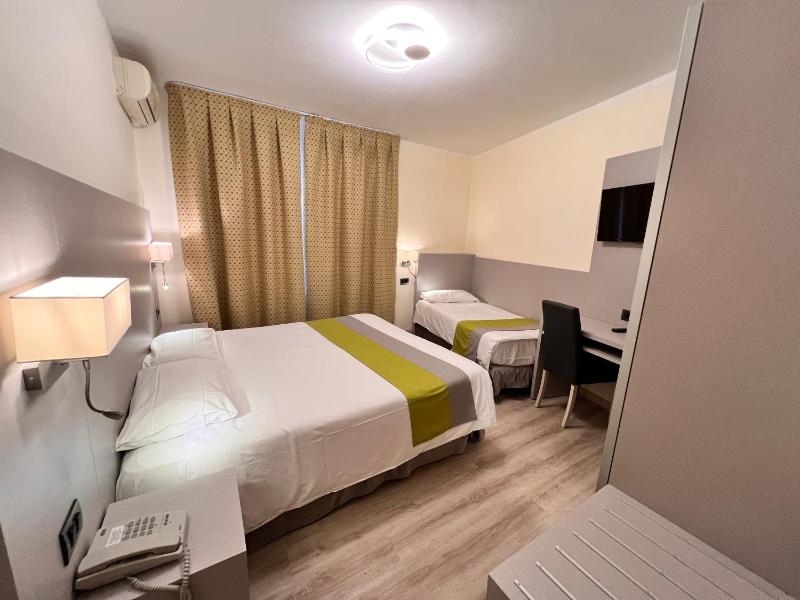 Triple Room image 3
