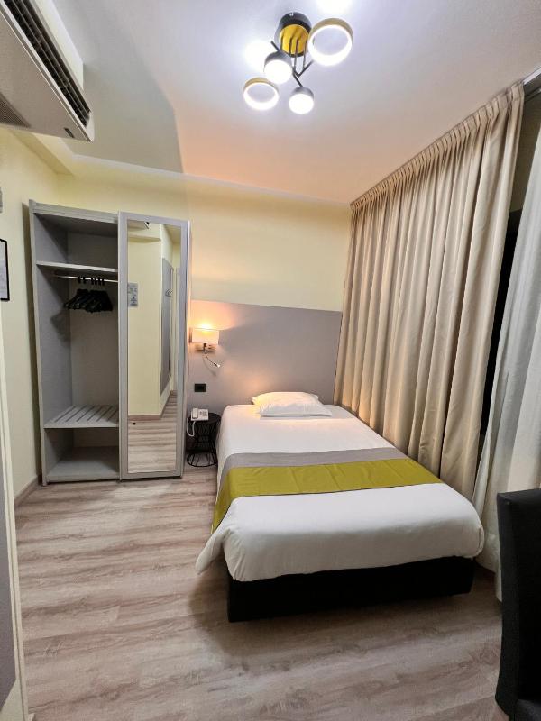 Small Double Room image 3