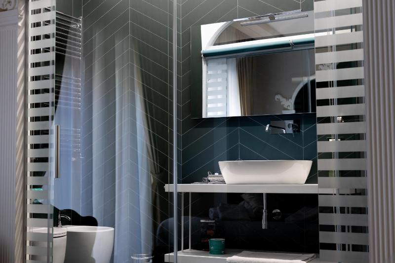 Superior Queen Room image 2