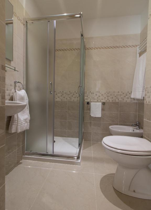 Single Room image 3