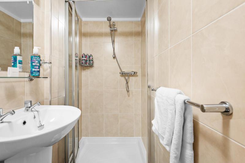 Standard Double Room image 3