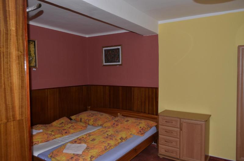 Quadruple Room with Private Bathroom image 2