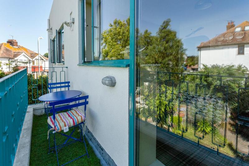 Double Room with Balcony image 4