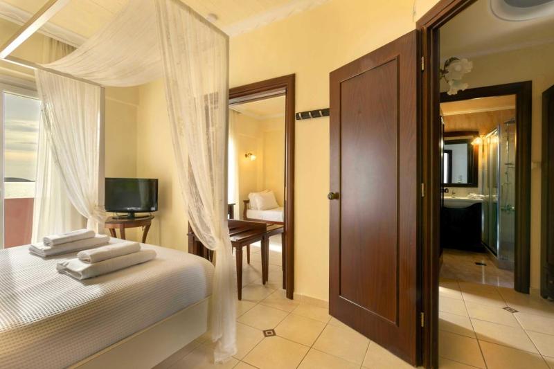 Suite with Sea View image 3