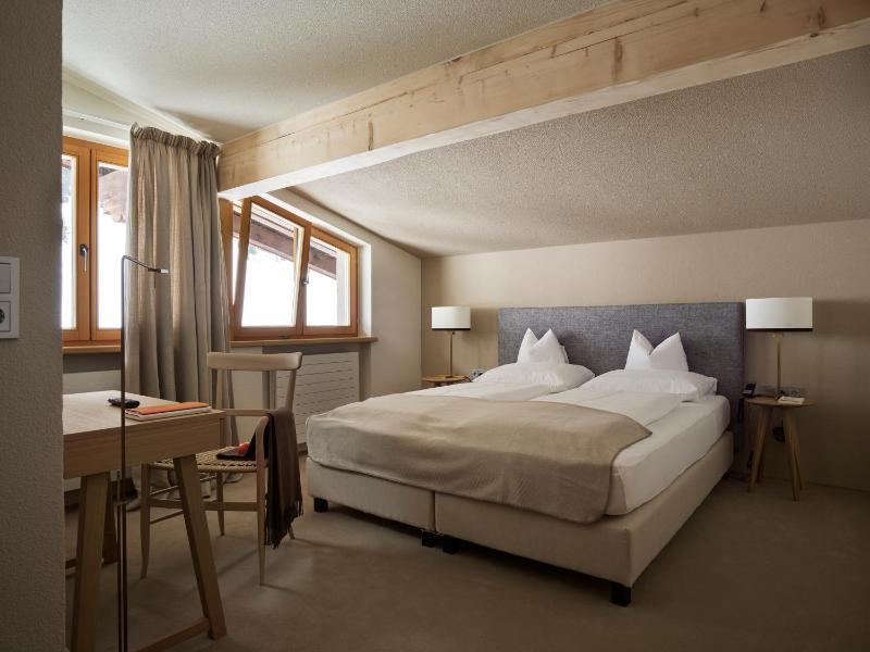 Double or Twin Room image 4