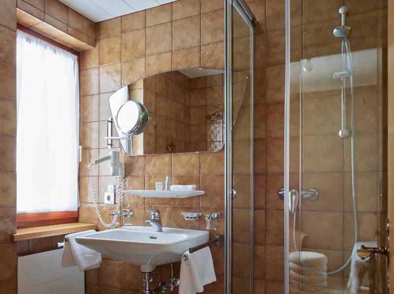 Single Room image 3