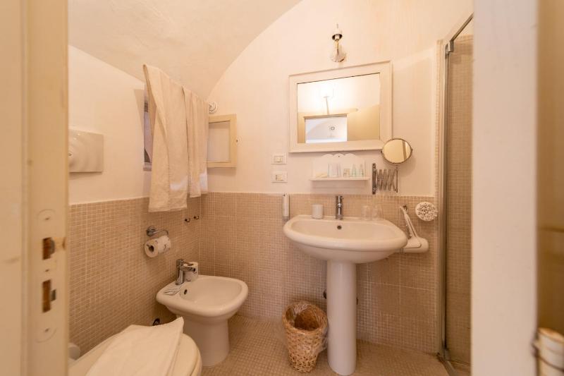 Standard Double Room image 2