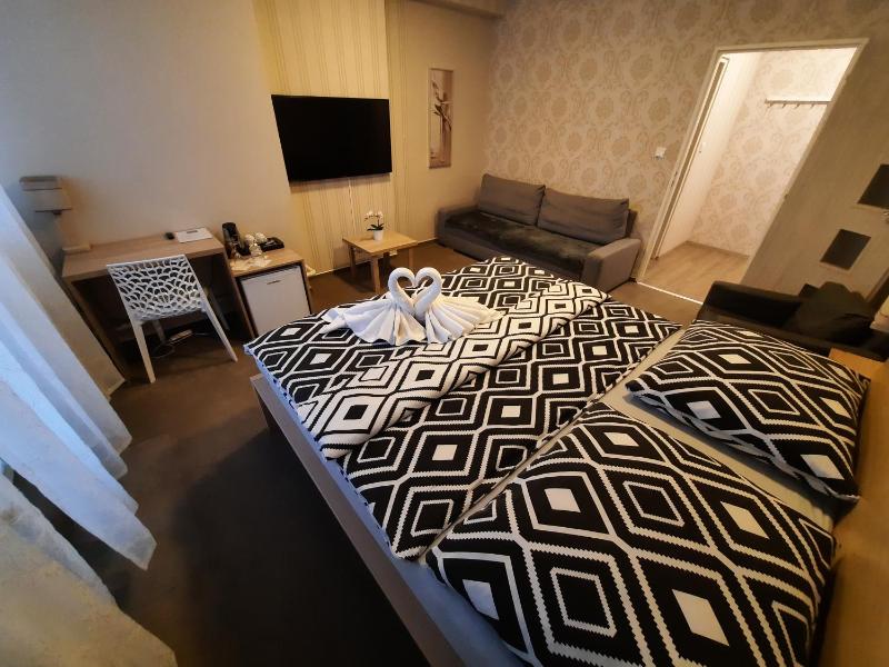 Deluxe Double Room with Balcony image 1