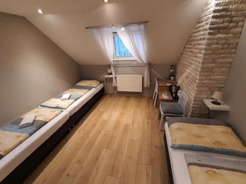 Triple Room with Bathroom image 1
