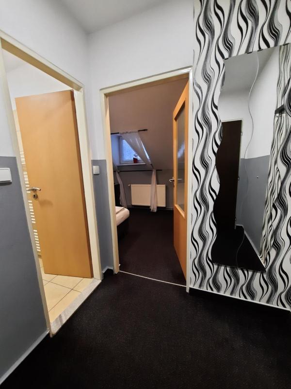 Twin Room with Bathroom image 3